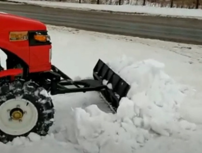 Купить Минитрактор Русич Т-21 с отвалом (21 л.с., электростартер) в  Екатеринбурге