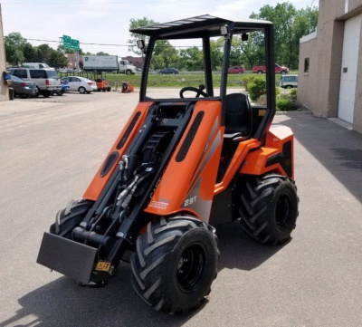 Купить Погрузчик Cast Loader 23T (23 л.с.) в  Екатеринбурге